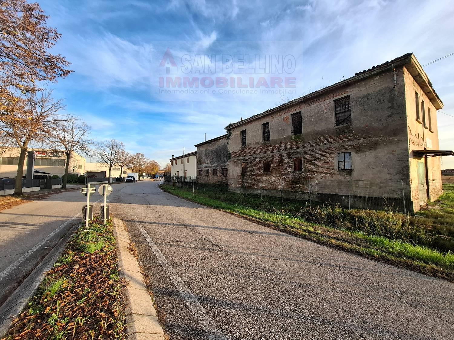 Rustico in vendita a Tencarola, Selvazzano Dentro (PD)